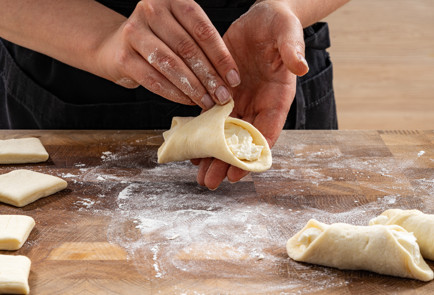 Фото шага рецепта Творожные слойки в аэрогриле 189337 шаг 3  