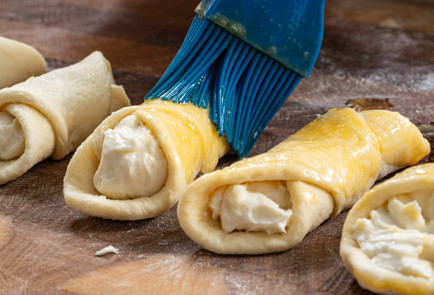 Фото шага рецепта Творожные слойки в аэрогриле 189337 шаг 4  