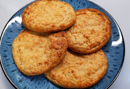 Фото шага рецепта Творожные лепешки 188845 шаг 10  