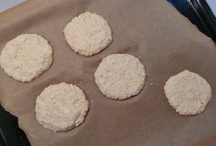 Фото шага рецепта Творожные лепешки 188845 шаг 9  