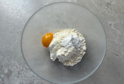 Фото шага рецепта Творожные оладьи 190037 шаг 2  