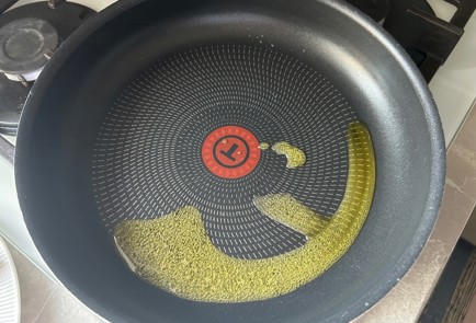 Фото шага рецепта Творожные оладьи 190037 шаг 8  