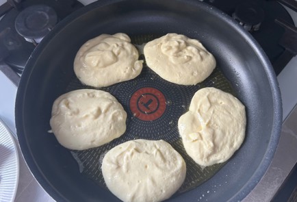 Фото шага рецепта Творожные оладьи 190037 шаг 9  