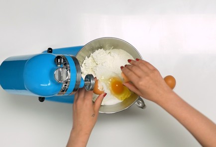 Фото шага рецепта Творожные шарики жареные во фритюре 69620 шаг 1  