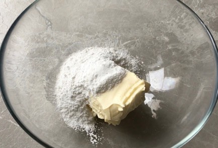 Фото шага рецепта Творожные сочники 174343 шаг 2  