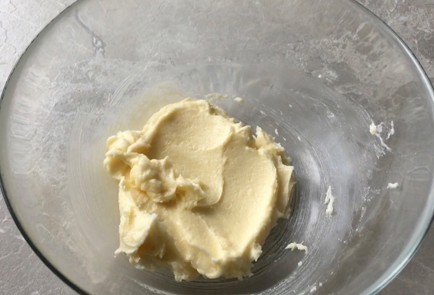 Фото шага рецепта Творожные сочники 174343 шаг 3  