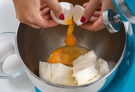 Фото шага рецепта Творожные вафли 174649 шаг 2  