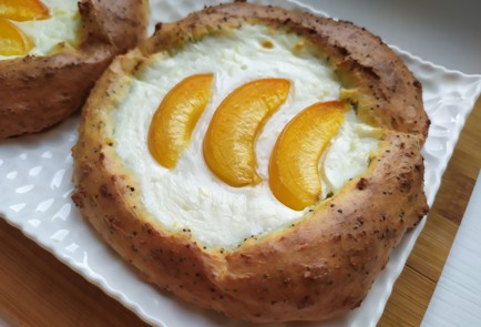 Фото шага рецепта Творожные ватрушки с абрикосом 189427 шаг 10  