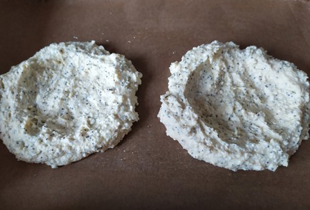 Фото шага рецепта Творожные ватрушки с абрикосом 189427 шаг 6  