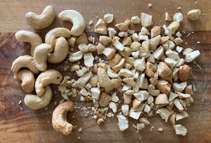 Фото шага рецепта Творожный бисквит с орехами 186469 шаг 2  