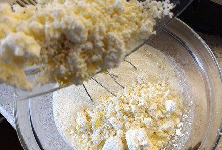 Фото шага рецепта Творожный кекс с изюмом 190658 шаг 10  