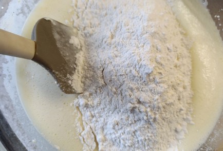 Фото шага рецепта Творожный кекс с изюмом 190658 шаг 11  