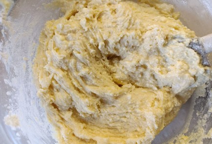 Фото шага рецепта Творожный кекс с изюмом 190658 шаг 13  