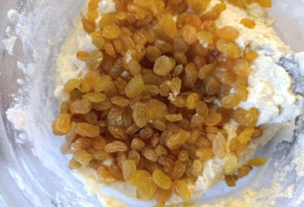 Фото шага рецепта Творожный кекс с изюмом 190658 шаг 14  