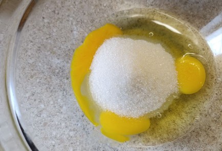 Фото шага рецепта Творожный кекс с изюмом 190658 шаг 6  