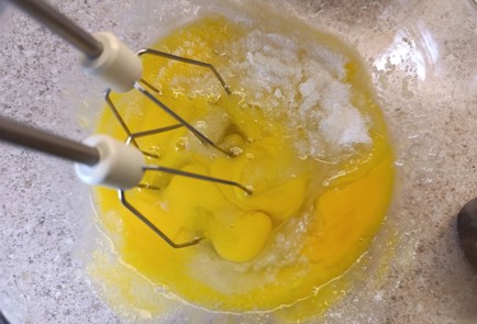 Фото шага рецепта Творожный кекс с изюмом 190658 шаг 7  