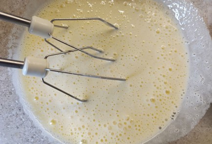 Фото шага рецепта Творожный кекс с изюмом 190658 шаг 8  