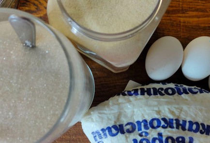 Фото шага рецепта Творожный пирог с абрикосами и сливой 190230 шаг 1  