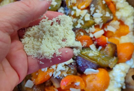 Фото шага рецепта Творожный пирог с абрикосами и сливой 190230 шаг 10  