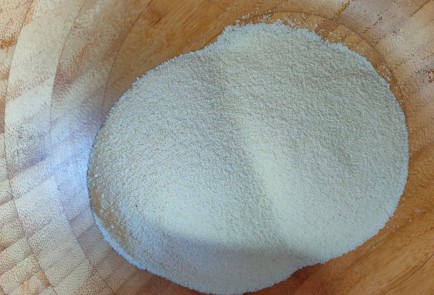 Фото шага рецепта Творожный пирог с абрикосами и сливой 190230 шаг 3  