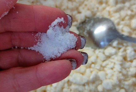 Фото шага рецепта Творожный пирог с абрикосами и сливой 190230 шаг 5  