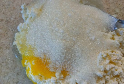 Фото шага рецепта Творожный пирог с абрикосами 189875 шаг 4  