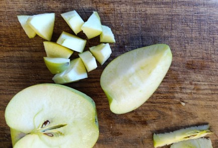 Фото шага рецепта Творожный пирог с яблоком и сливой 190828 шаг 12  