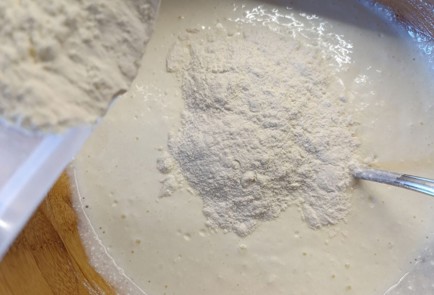 Фото шага рецепта Творожный пирог с яблоком и сливой 190828 шаг 9  