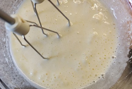 Фото шага рецепта Творожный пирог со сливами 190642 шаг 5  