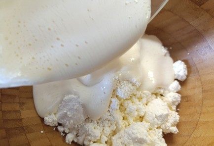 Фото шага рецепта Творожный пирог со сливами 190642 шаг 6  