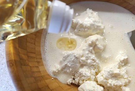 Фото шага рецепта Творожный пирог со сливами 190642 шаг 7  