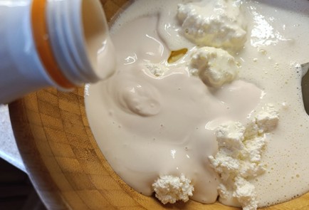 Фото шага рецепта Творожный пирог со сливами 190642 шаг 8  