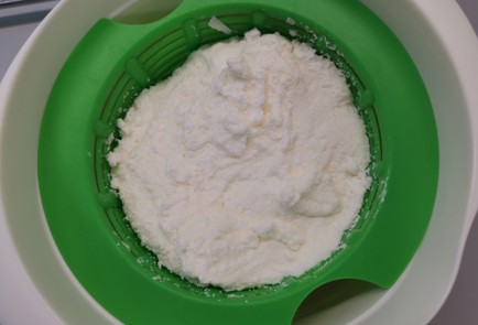 Фото шага рецепта Творожный сыр 188874 шаг 2  