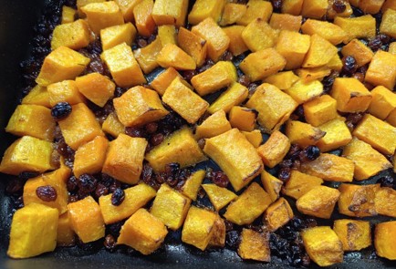 Фото шага рецепта Тыква печеная с чечевицей и изюмом 190711 шаг 10  