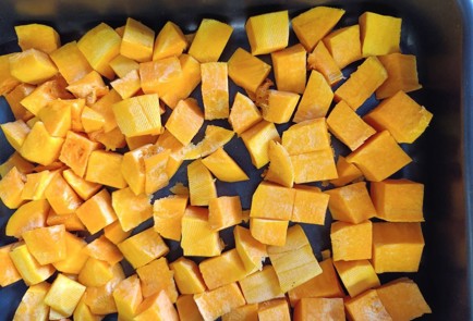 Фото шага рецепта Тыква печеная с чечевицей и изюмом 190711 шаг 5  