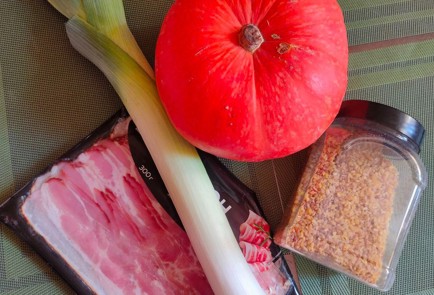 Фото шага рецепта Тыква с беконом пореем и рисом  шаг 1 