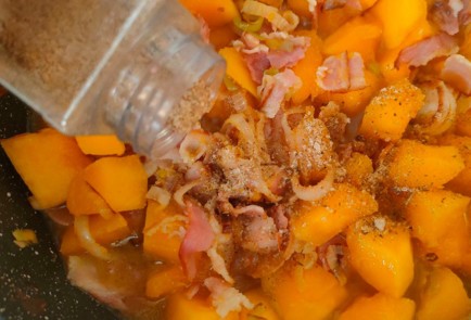 Фото шага рецепта Тыква с беконом пореем и рисом  шаг 12 