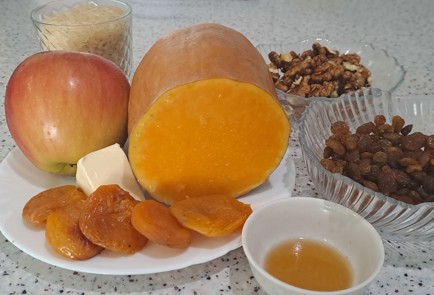 Фото шага рецепта Тыква с рисом изюмом курагой и яблоком запеченная в духовке 187748 шаг 1