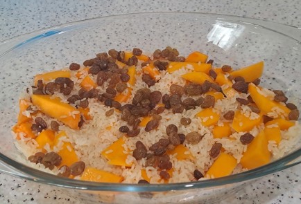 Фото шага рецепта Тыква с рисом изюмом курагой и яблоком запеченная в духовке 187748 шаг 3