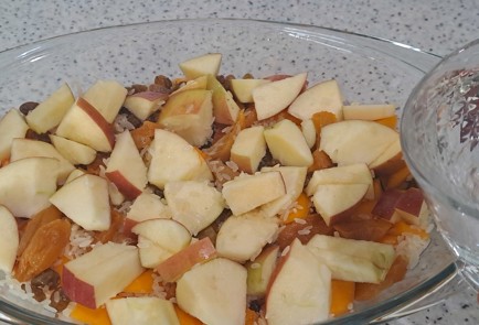 Фото шага рецепта Тыква с рисом изюмом курагой и яблоком запеченная в духовке 187748 шаг 8