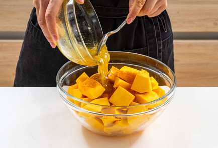 Фото шага рецепта Тыква в духовке кусочками 190419 шаг 5  