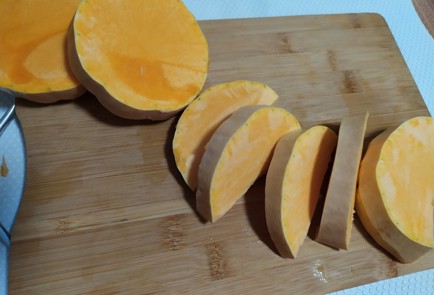 Фото шага рецепта Тыква в духовке с сахаром и корицей 190343 шаг 2  