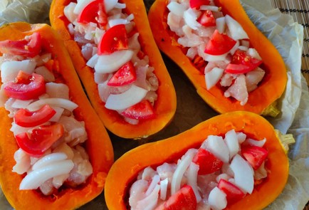 Фото шага рецепта Тыква запеченная половинками с курицей и овощами 174549 шаг 13  