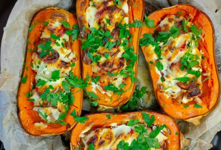 Фото шага рецепта Тыква запеченная половинками с курицей и овощами 174549 шаг 16  