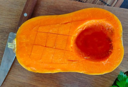 Фото шага рецепта Тыква запеченная половинками с курицей и овощами 174549 шаг 4  