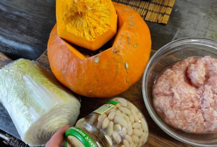 Фото шага рецепта Тыква запеченная с фаршем фасолью и пекинской капустой 175886 шаг 1  