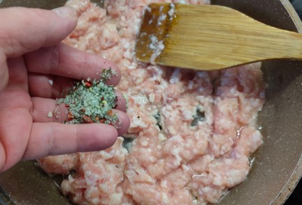 Фото шага рецепта Тыква запеченная с фаршем фасолью и пекинской капустой 175886 шаг 4  