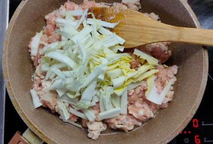 Фото шага рецепта Тыква запеченная с фаршем фасолью и пекинской капустой 175886 шаг 6  