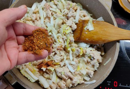 Фото шага рецепта Тыква запеченная с фаршем фасолью и пекинской капустой 175886 шаг 7  