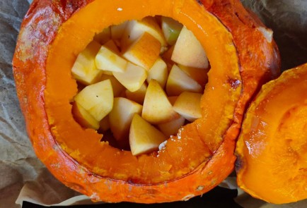 Фото шага рецепта Тыква запеченная с яблоками и творогом 174793 шаг 9  